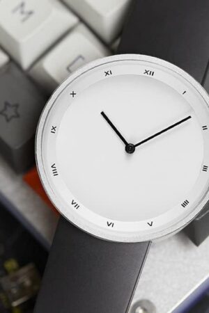 Minimalist Round Face Leather Strap Watch - Image 2