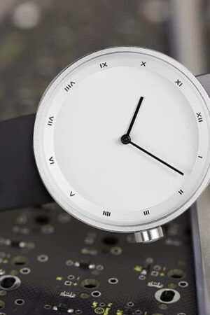 Minimalist Round Face Leather Strap Watch - Image 3