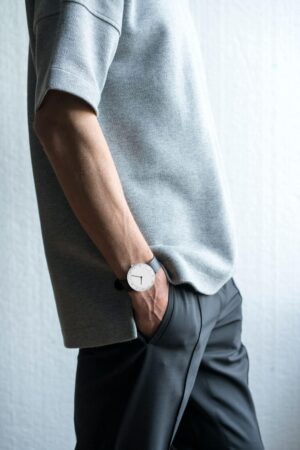 Minimalist Round Face Leather Strap Watch - Image 4